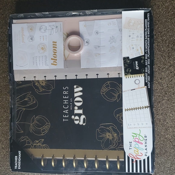 TEACHER'S ACCESSORIES - Picture 2 of 4